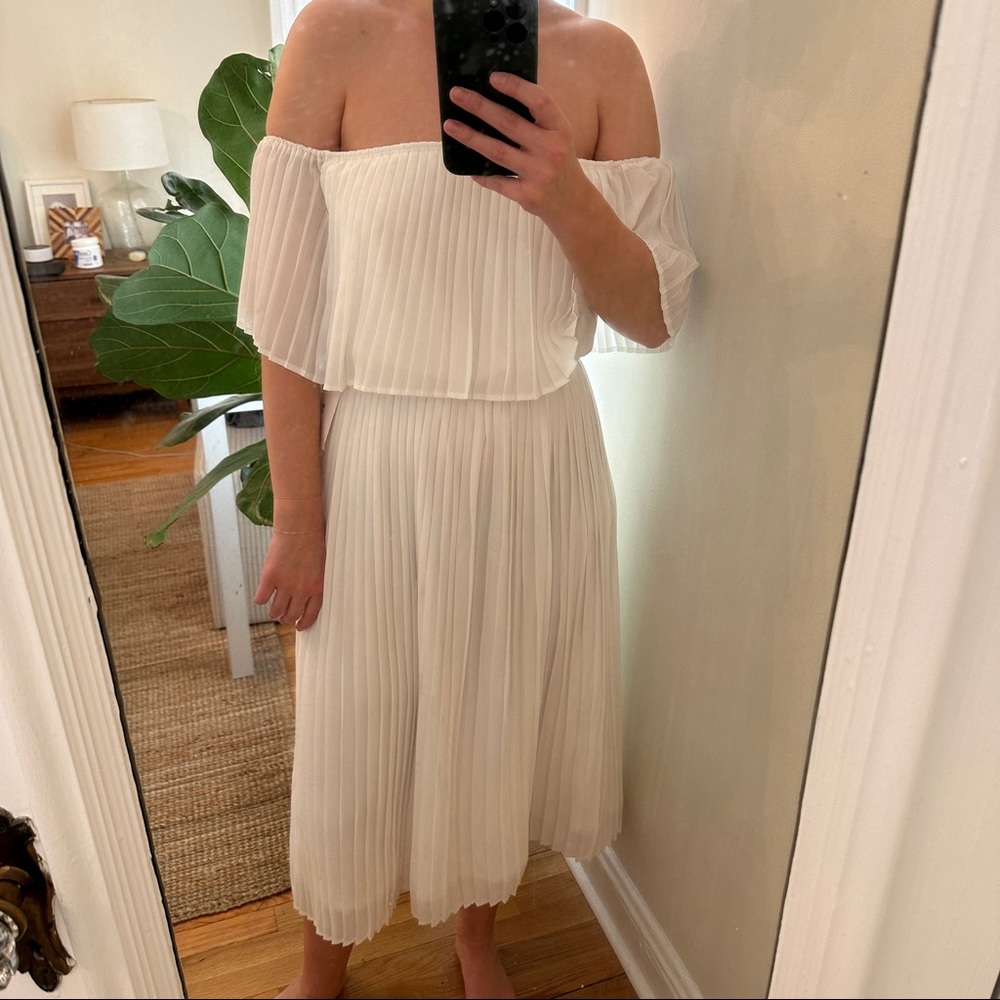 NWT / white pleated dress